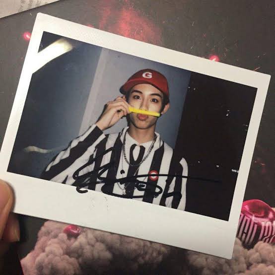 bwightlight's tweet photo. ic wts lfb ph
random rt-er will receive 300 once sold

Winwin Cherry Bomb Signed UNDISCLOSED Wide Polaroid (one of a kind) - Php 25,000 or 21k if PAYO

2nd photo is not the actual polaroid but same outfit and area.

- Will provide official pc as freebies https://t.co/qLhAsl8IMx
