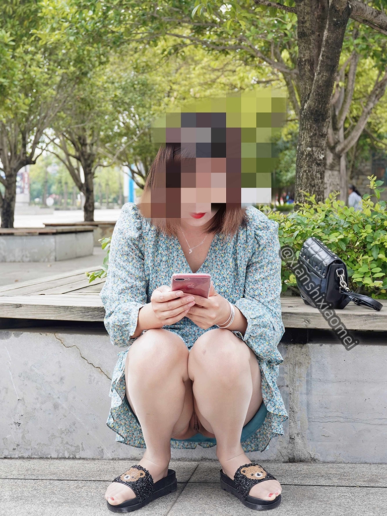 逛着逛着公园，小内内都湿透了，直接脱了把我的逼晾干一下吧 https://t.co/AMuKsjXedy