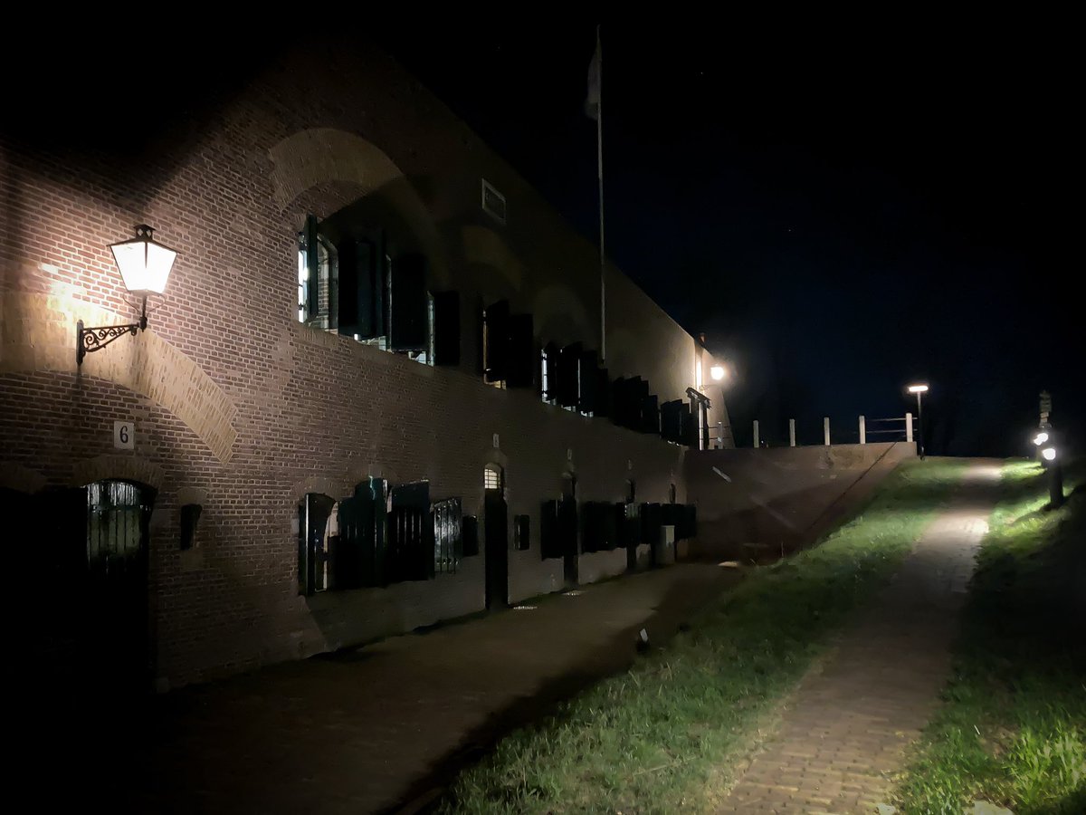 Gisteravond hadden we een inloopbijeenkomst voor onze plannen in N2000 Pompveld - Andelsch Broek. Mooi om te zien dat er zoveel belangstelling is voor dit project. Mooie locatie ook: Fort Giessen brabantslandschap.nl/projecten/pomp…