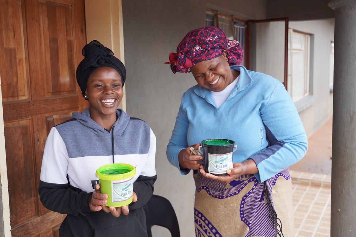 WFP_Zimbabwe's tweet photo. Shingirai &amp; Gertrude make cleaning detergents 🫧 and sell them.  

Through a programme called #Toose, WFP &amp; partners 🇬🇧 seek to address the interlinked poverty and gender-based violence dynamic.

💪🏿Empowering women economically gives them the means to escape abusive situations. https://t.co/frBkwksyXq