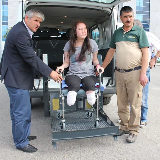 Hem bacaklarını kaybetti, hem icralık oldu! 36 yaşındaki Sevinç Çelik, 2014 yılında Sağlık Bakanı Fahrettin Koca'nın sahibi olduğu Medipolitan Sağlık ve Eğitim Hizmetleri AŞ’ye bağlı Medipol Koşuyolu Hastanesi’nde burun estetiği ameliyatı oldu. Ameliyat sonrası şiddetli ağrı…