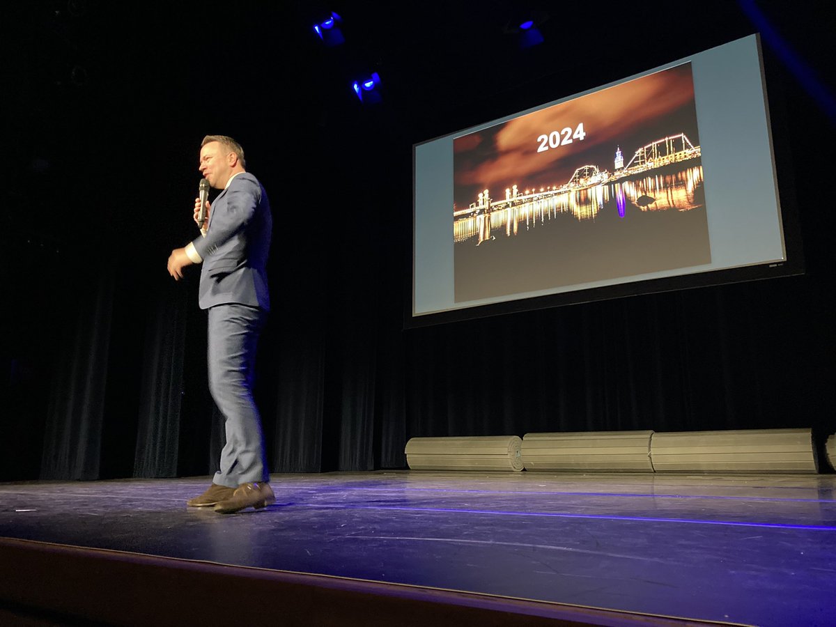 Gisteravond waardevolle nieuwjaarsreceptie <a href="/gemeentekampen/">Kampen</a> gehad met mooie woorden van <a href="/Sanderderouwe/">Sander de Rouwe</a> . #verbinden #economie #sailkampen