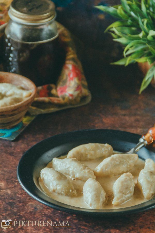 HolbrooksScott's tweet photo. This is recipe where sweet potato dumplings are stuffed with coconut and jaggery filling and then dunked in thickened milk. The milk is sweetened with season's khejur (date palm) gur or jaggery. 

https://t.co/QZQRjKW1jY 

#pikturenama #rangaalurdudhpuli #dudhpuli #pithepuli https://t.co/prWXw82OCq