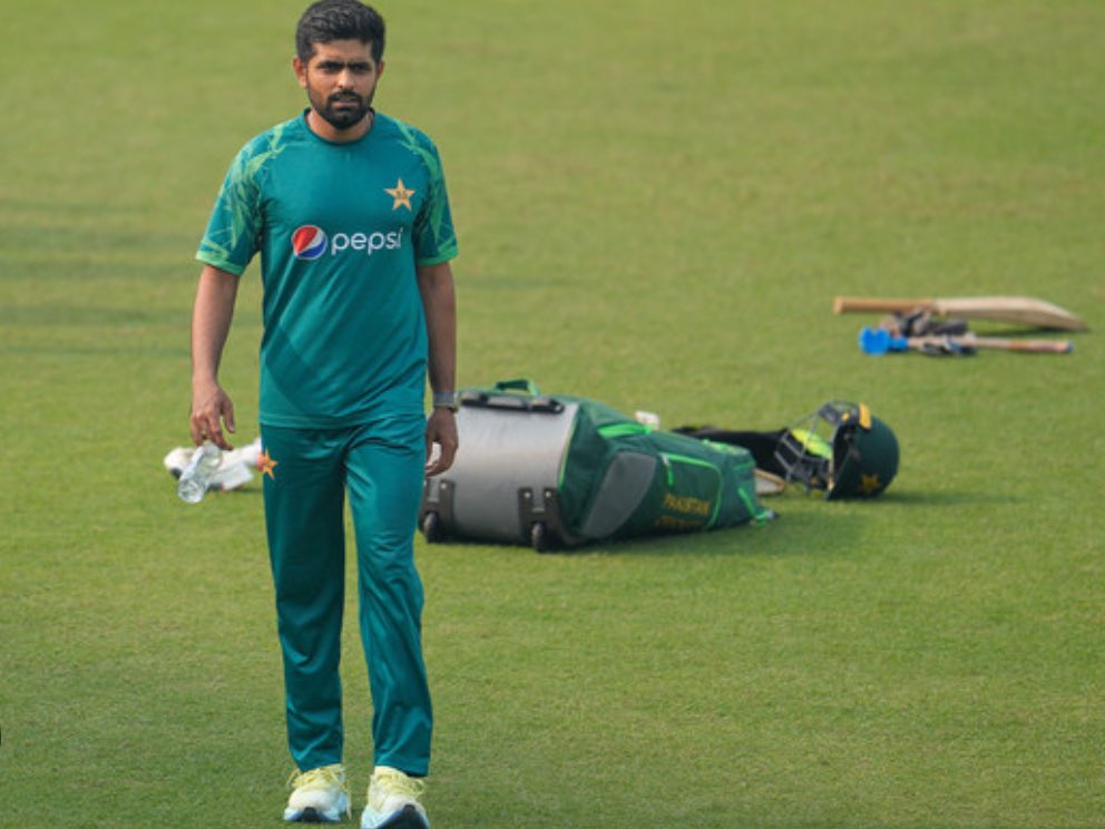rai_farook's tweet photo. Babar Azam is in danger of losing his opening position in the T20Is.❤️🏏

Saim Ayub is expected to begin his T20i series against New Zealand with Rizwan.
#BabarAzam𓃵 https://t.co/rX8PUDdGnB