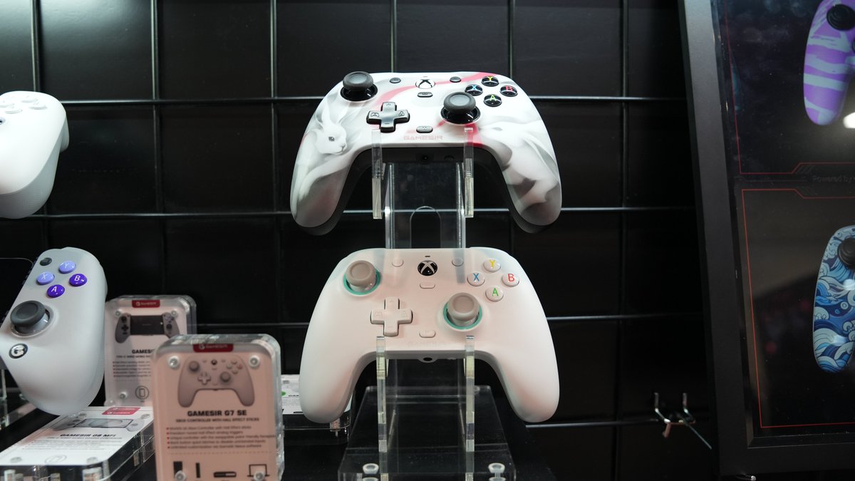 mygamesir's tweet photo. 🕹️ Unveiling the gaming future at #CES2024! GameSir has your gaming desires covered with a showcase of new products, and our stars of the day are none other than the G8 Galileo and the beloved G7 SE. Elevate your gaming experience with GameSir! #GameSirCES #G8Galileo #G7SE https://t.co/ZIE5ViwBkd