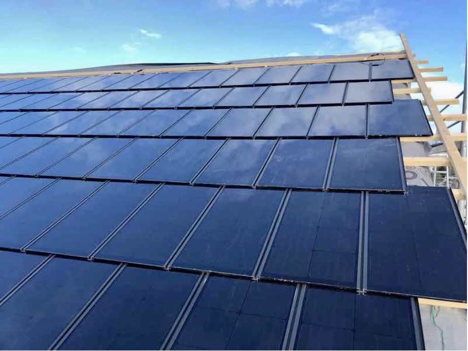 SOLARMI_BIPV's tweet photo. Otro ejemplo de integración solar fotovoltaica sobre tejado. #panelessolares #energiasrenovables #solarpower #instasolar #sustainability #greenenergy #photovoltaic #cleanenergy #solarenergy #fotovoltaica #bipv https://t.co/GVu3xqu5Cu
