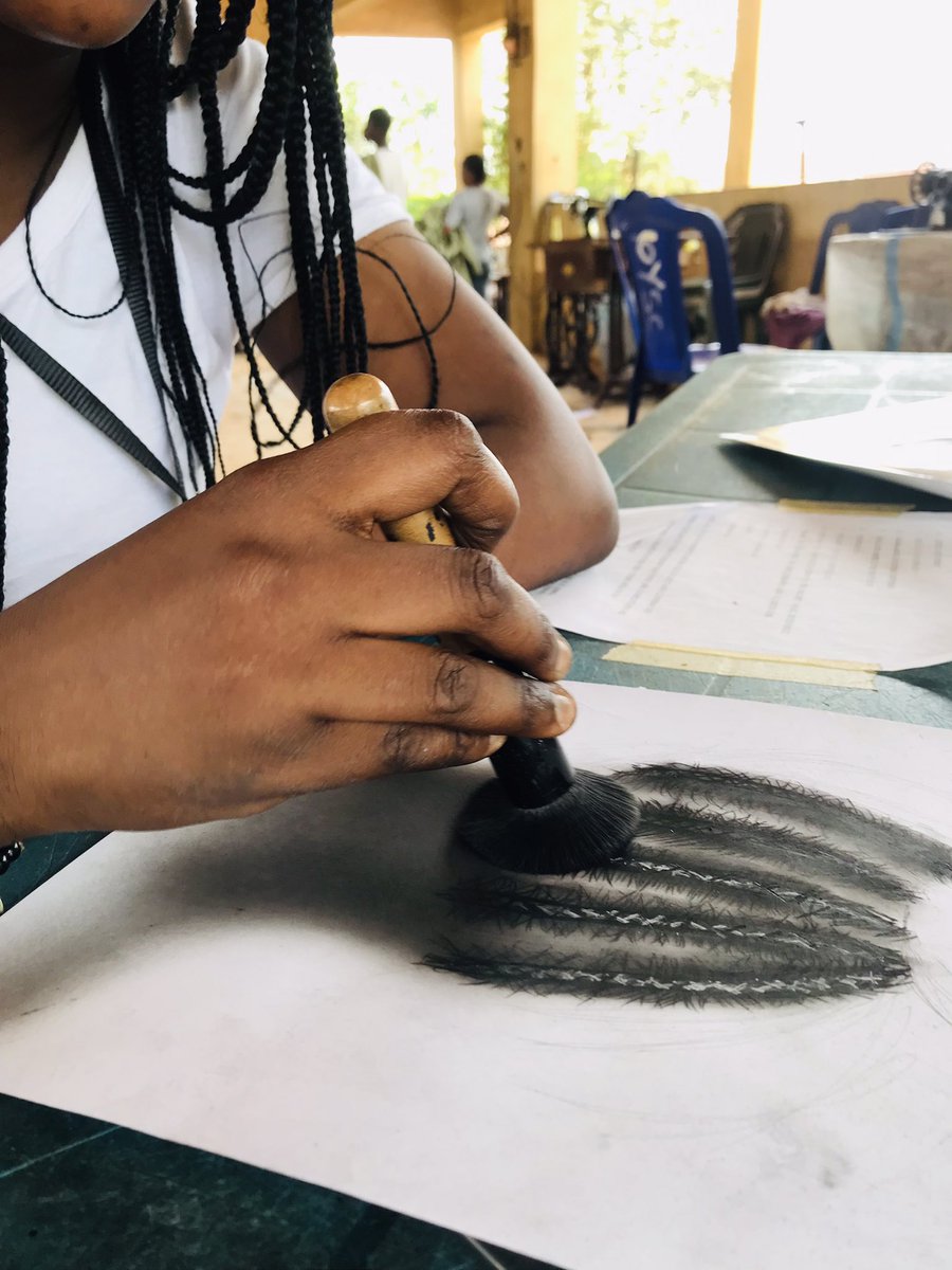 Lammie_Art01's tweet photo. Dear Twitter users, I’m asking for 2 seconds of your time today to help RETWEET my art. 😊❤️🙏🏾

She’s 26 | Tiwa https://t.co/t9hncOtzf0