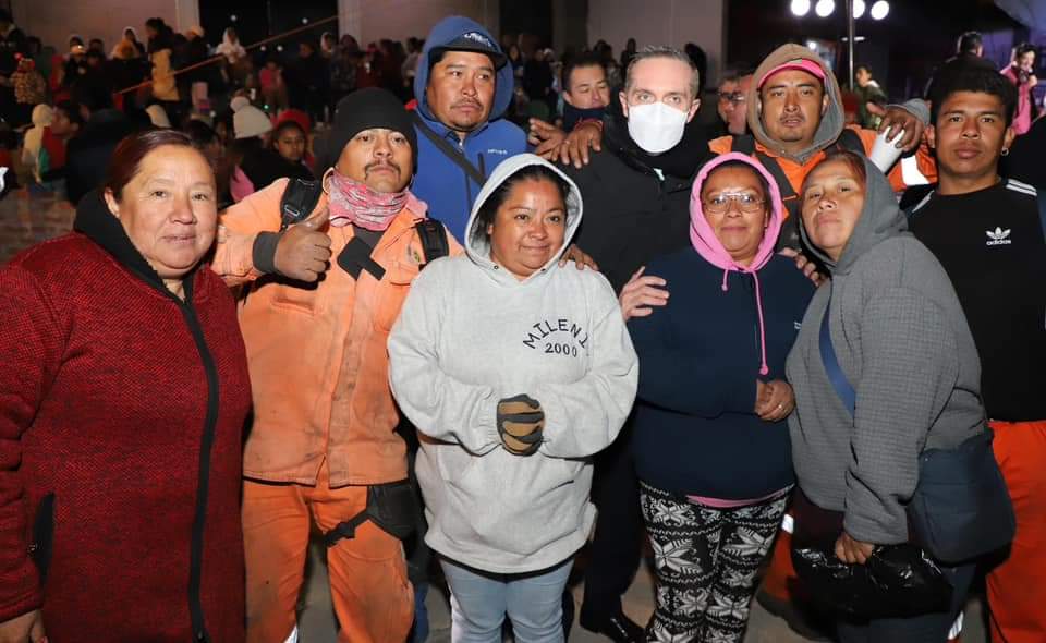Hoy estuvimos entregando cobijas y les lleve a mis niñas y niños de Llano Conejo #Cuajimalpa los juguetes que los #ReyesMagos trajeron para ellos. 
Una hermosa comunidad que hemos construido juntos y que el cariño que he recibido de cada uno de ustedes me lo llevo en el corazón,