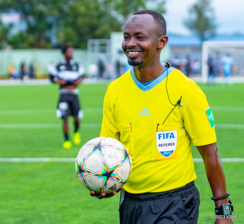 L_Arsene14's tweet photo. Ubundi erega biragoye gukina muburyo utamenyereye,nimba ishaka igikombe ijye itwara abasanzwe bayigihesha nubundi ntacyo baba barasigaye bakora
#Turiinare indege ntikazime https://t.co/UT6h0O0DIX