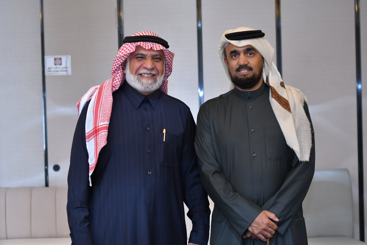 EssamALhmdani's tweet photo. من اجمل الصور التي اعتز بها ...
مع علمين من أعلام الفكر والتعليم والتربية والاستشارات لهما الفضل الكبير بعد الله في مسيرتي المهنية 

رئيس مجلس إدارة مجموعة الرواد العالمية فضيلة الشيخ عبدالله الخلف 
ونائب رئيس مجلس إدارة المجموعة الدكتور سعد الخلف @DrSaadalkhalaf https://t.co/HGHbbersqu