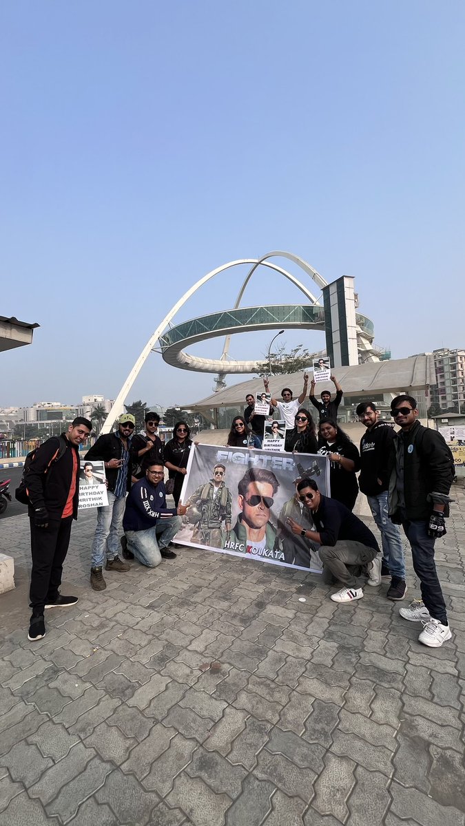 HrfcKolkata's tweet photo. At Biswa Bangla Gate

#HappyBirthdayHrithikRoshan https://t.co/8lj24ehHqI