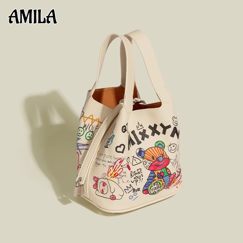 NumhomTh30137's tweet photo. Amila ใหม่ #กระเป๋าหนังวัวแท้ ทรงบักเก็ต ลายกราฟฟิตี้หมีน่ารัก ความจุเยอะ แฟชั่นสําหรับผู้หญิง ในราคา ฿119 - ฿209 ที่ช้อปปี้เลยตอนนี้! https://t.co/d2fBPaZm8u https://t.co/LEaYlaAp8u