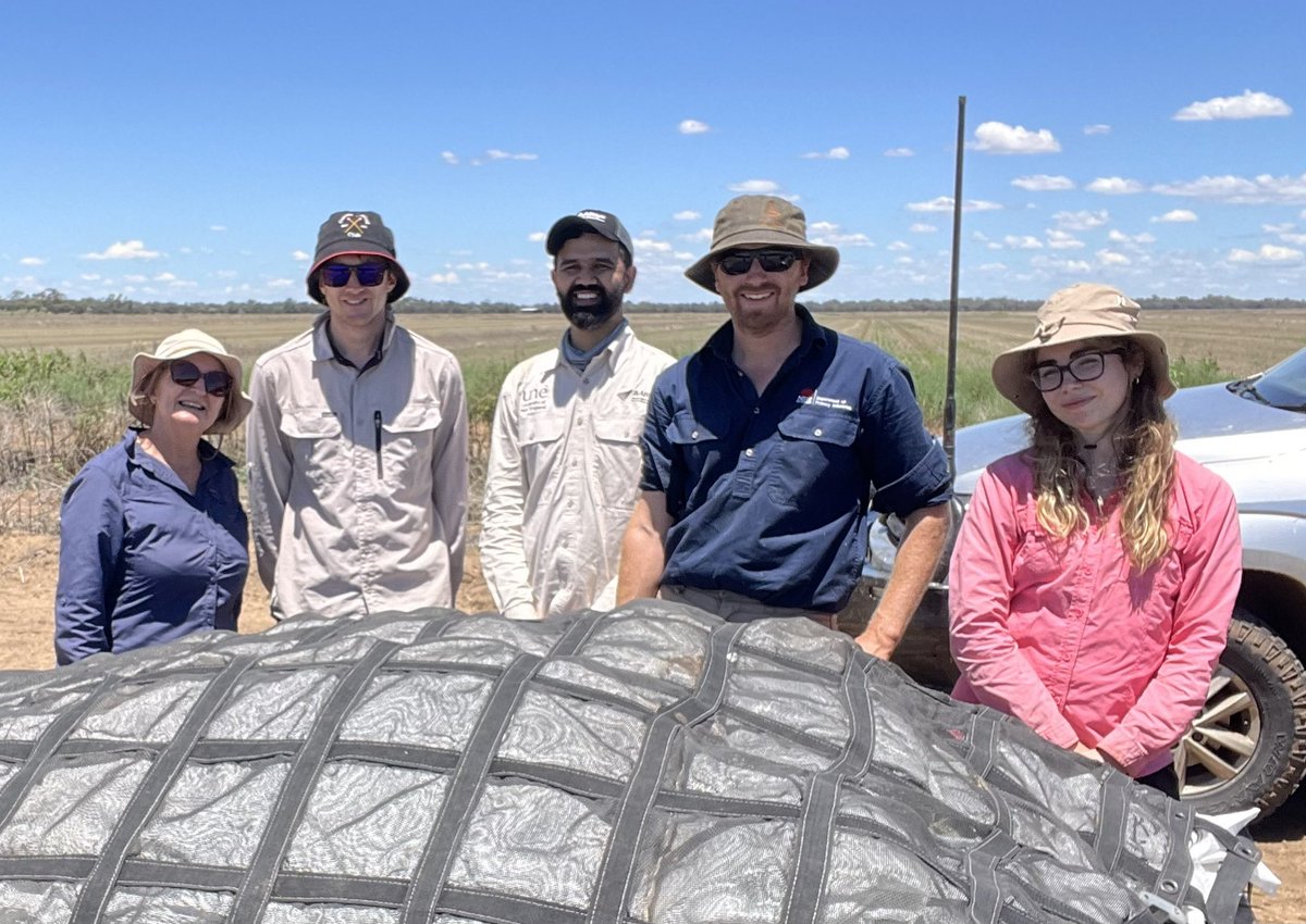 Happy group of rice samplers knocked over 105 quad samples today, did PI dates and fertilised 36 plots. Should sleep well. @jhakumarsunil @Alex__Schultz @JoshHart93 @jamesbrinkhoff