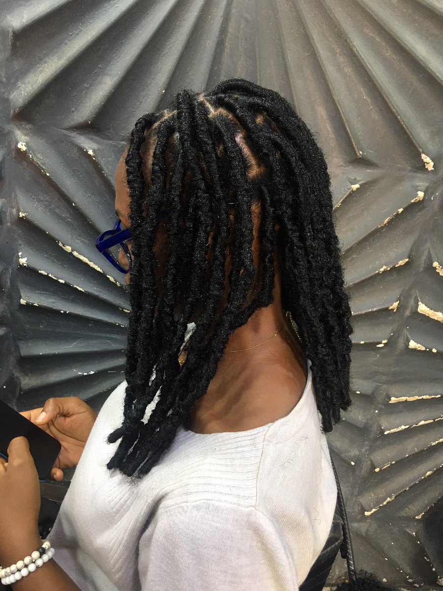 adet0lani's tweet photo. Good morning twitter, I’ve come to beg for y’all patronages 

Locs extensions are also available in packs (15k for this length)

Lagos appointments from 21st till 28th January, 3 slots left 
Kindly fill my slots and retweet 🙏 https://t.co/Z3x5v9pfph
