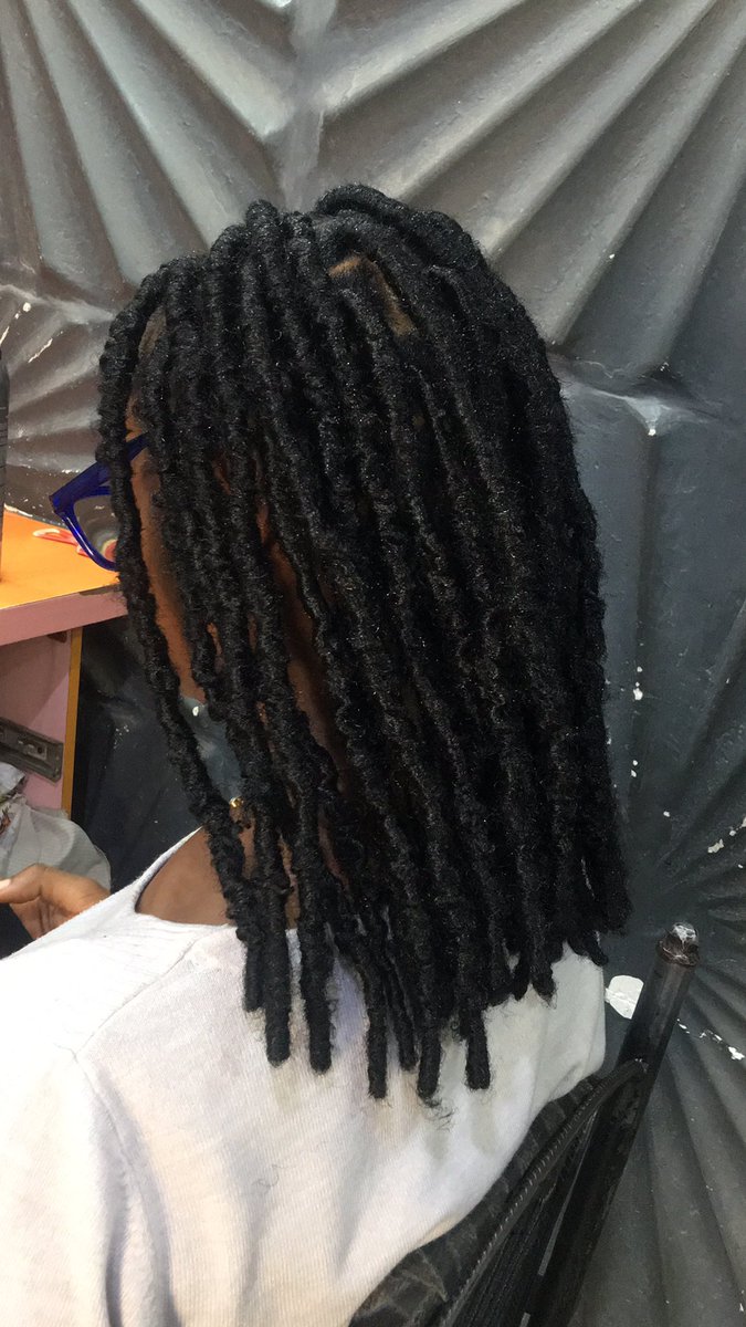 adet0lani's tweet photo. Good morning twitter, I’ve come to beg for y’all patronages 

Locs extensions are also available in packs (15k for this length)

Lagos appointments from 21st till 28th January, 3 slots left 
Kindly fill my slots and retweet 🙏 https://t.co/Z3x5v9pfph