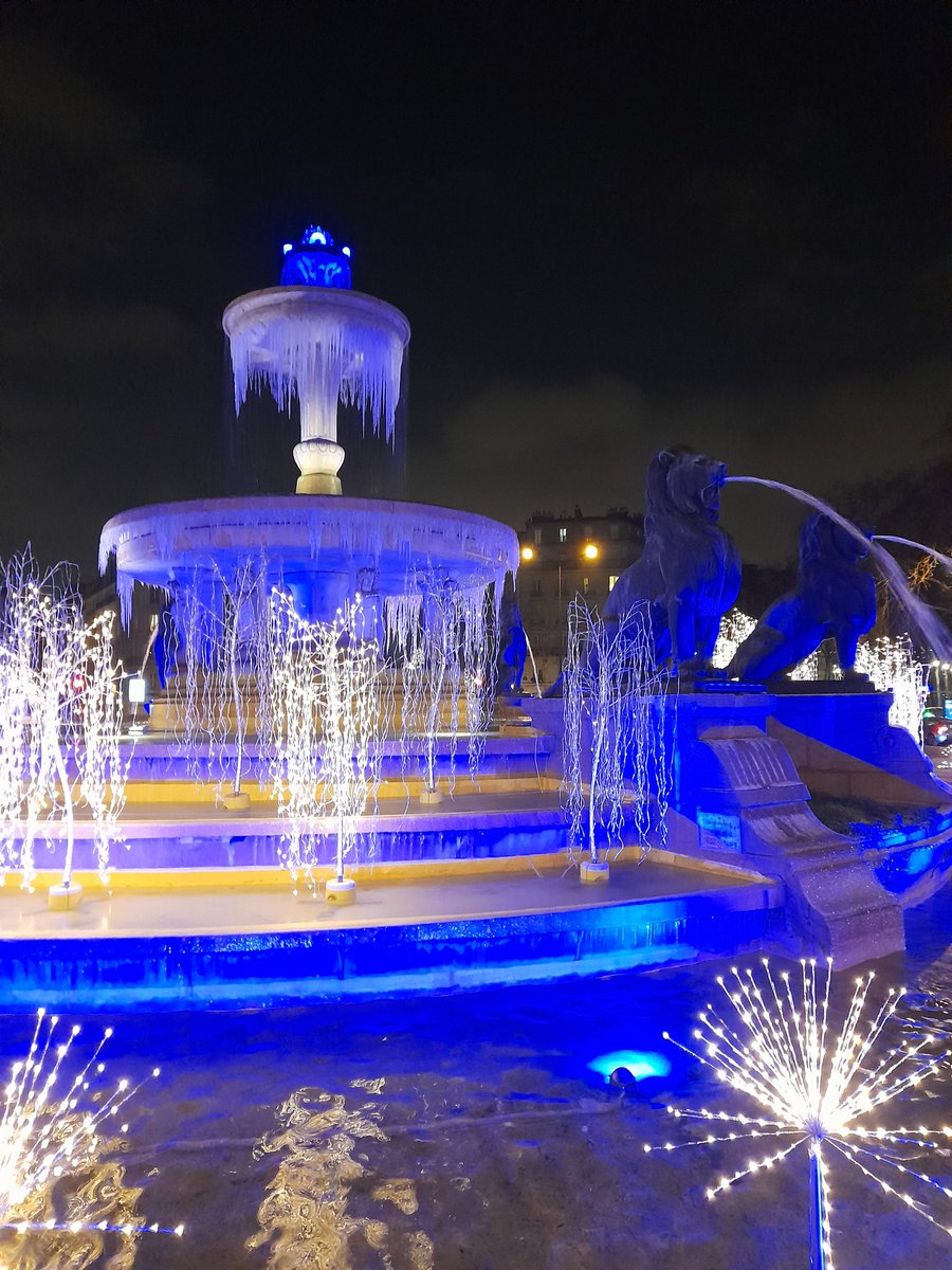 FontainesParis's tweet photo. Et de nuit : https://t.co/ly2i0nHv19