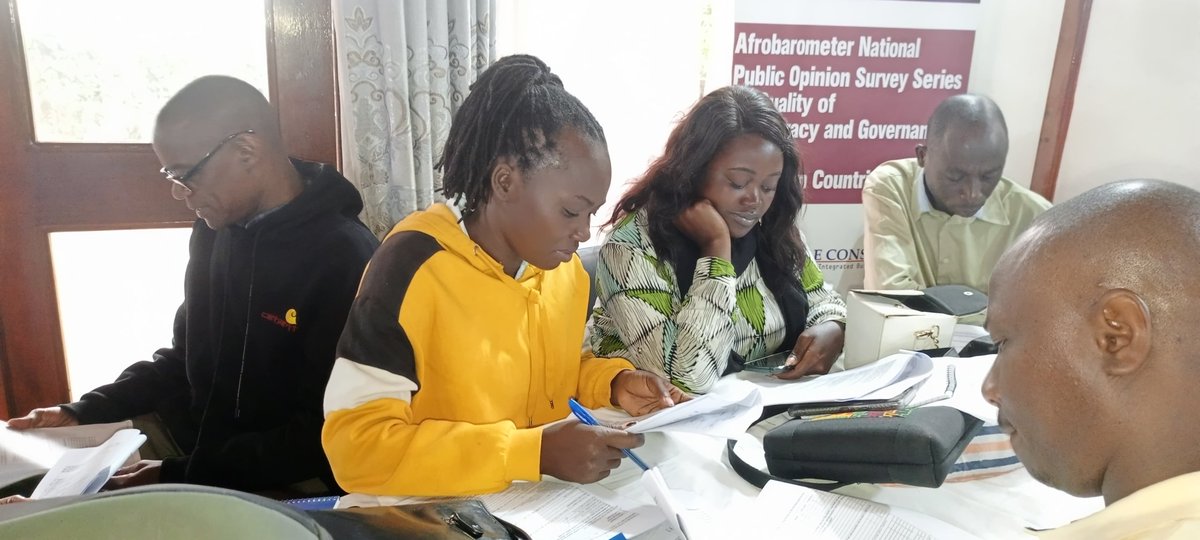 Nang3linah's tweet photo. @afrobarometer Day 3 #ABR10trainingUganda breaking away into local languages and continuing familirising the tool in respective local languages.
@hatchileconsult @franciskibirige @sbalongo @jssebunya
#VoicesAfrica
#ABRound10
#ABUganda https://t.co/QTVlLFx31J