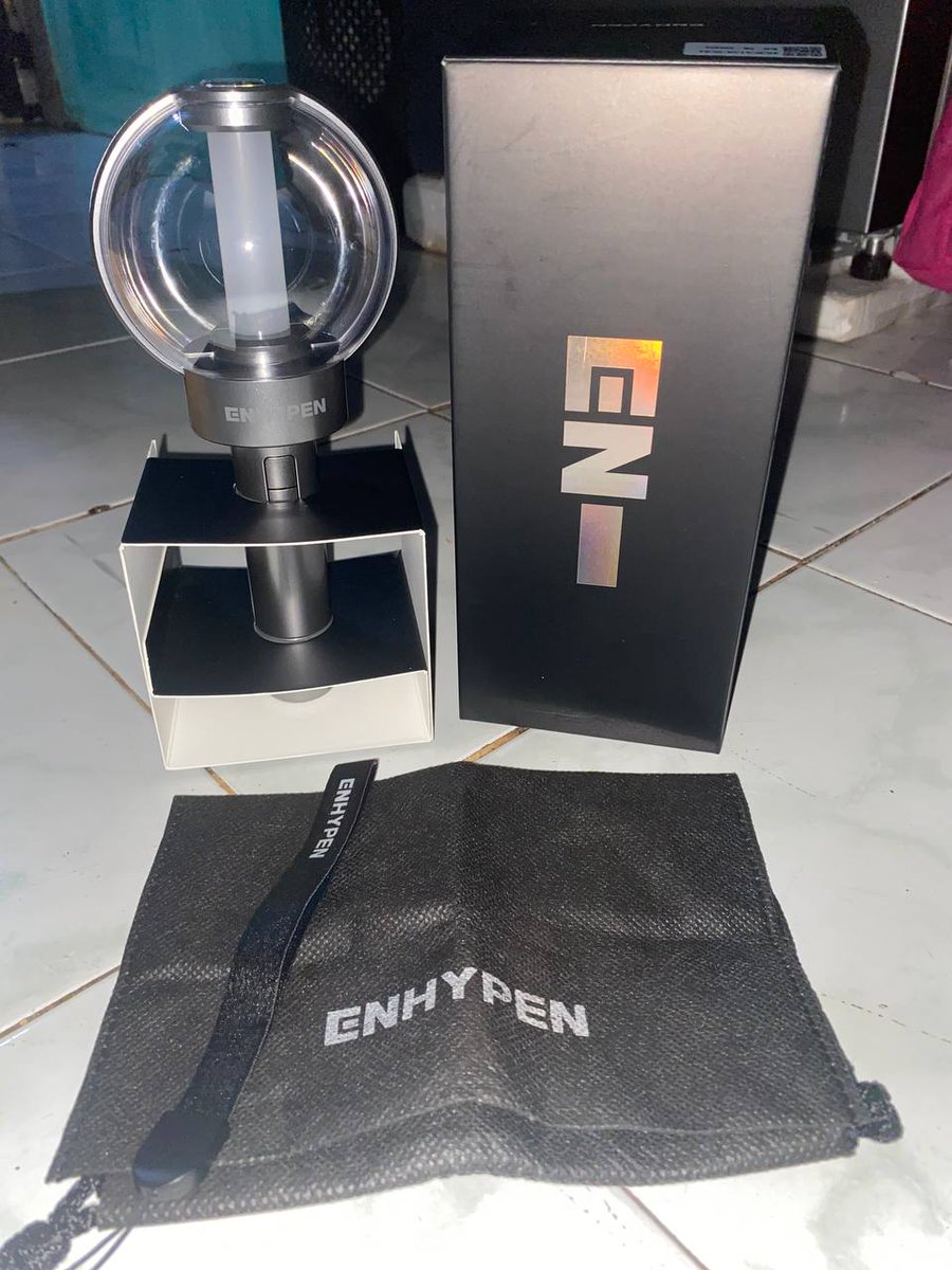 — ❄️ #lyrae4enha_mail 💌 | fr: <a href="/TBeast31/">Caleb BnS ; DARKBLOOD</a>

~After days searching for 2nd hand lightstick, i finally found one na and it arrived fast and safely. Yayyy!!! Super worth it niyaaa. Thankyou po for thissss, i promise na aalagaan ko siya AHAHA mwaaa

 #calebbns