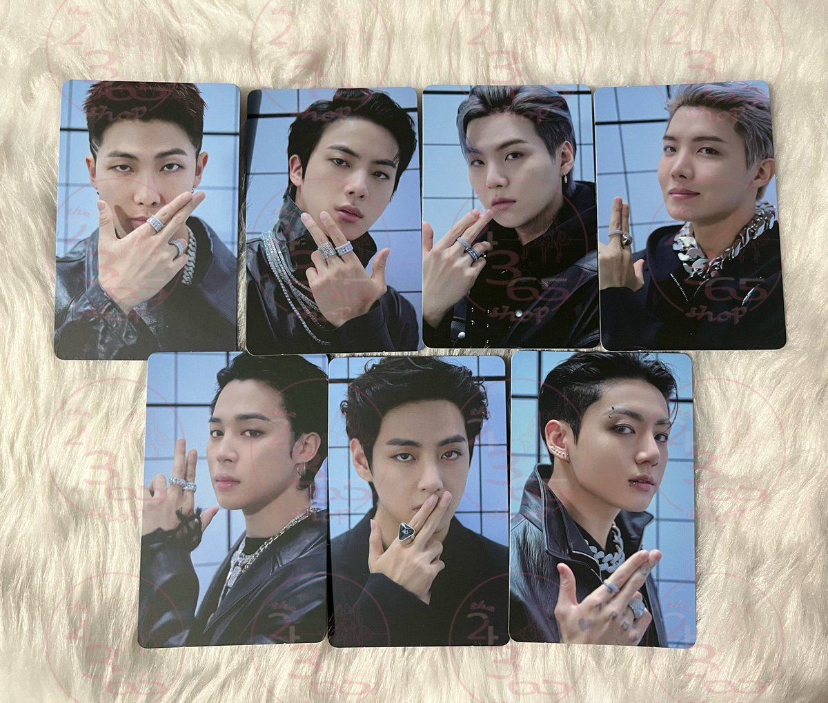 the24_365shop's tweet photo. #24365_onhand • wts lfb 🇵🇭

BTS 2022 Season’s Greeting &amp; Proof Album ˊˎ-

✧ OT7 set — ₱ 700

💌 reply or dm us

⤷ with sleeves

🏷 sg22 pc photo card photocard namjoon rm jin suga yoongi jhope hobi jimin taehyung jk https://t.co/mdGT9SD5bz