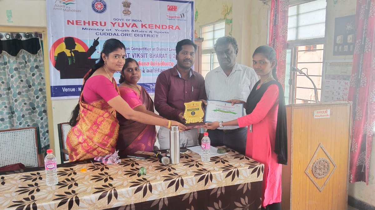 CuddaloreNyk's tweet photo. The grand jury panels Mr.Pradhap Asst. prof(Dept. of English) SJC, Mrs.P.Kavitha Asst. prof(Dept. of Tamil)C.KNC, Mrs. M. Indumathi(PG Asst. in Hindi) &DYO were present.(2/2)@nyksindia @NYKSTamilnadu @NykPerambalur @NykPuducherry #declamation #MYBharat #viksitbharat2047 https://t.co/dceyRzdVQC