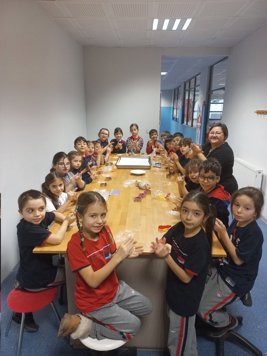 zlemSevim17's tweet photo. Bahçeşehir Bademli Şubesi 2.Sınıflar olarak Masterfirst Öğrenme Modülümüzün  içerisinde yer alan " Sağlıklı Kurabiye Yapımı" etkinliğimizi gerçekleştirdik. Hem çok eğlendik hem de "Ev  yapımı" ürünlerin önemine dikkat çektik.
@bahcesehir_k12 @birsenerturk 
@BahcesehirBursa https://t.co/VuOLpqt4O0