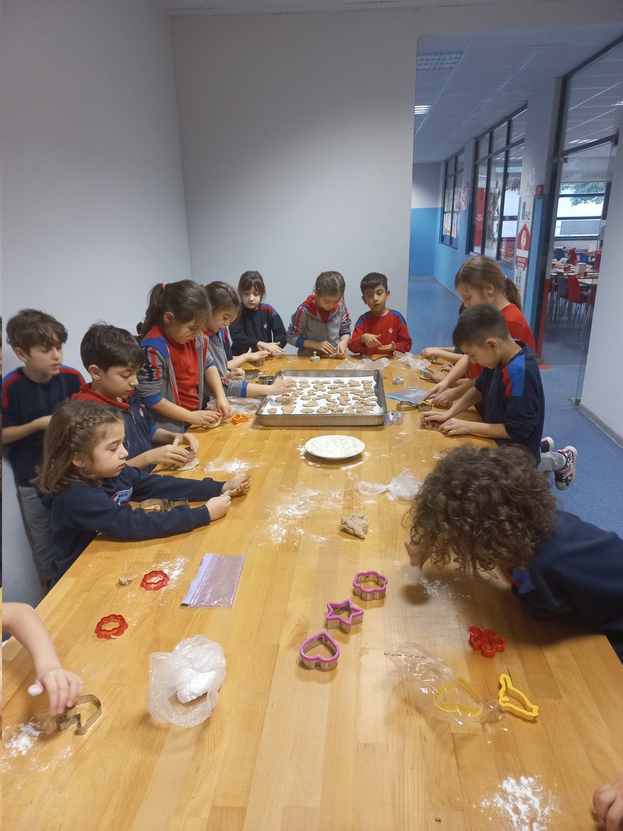 zlemSevim17's tweet photo. Bahçeşehir Bademli Şubesi 2.Sınıflar olarak Masterfirst Öğrenme Modülümüzün  içerisinde yer alan " Sağlıklı Kurabiye Yapımı" etkinliğimizi gerçekleştirdik. Hem çok eğlendik hem de "Ev  yapımı" ürünlerin önemine dikkat çektik.
@bahcesehir_k12 @birsenerturk 
@BahcesehirBursa https://t.co/VuOLpqt4O0
