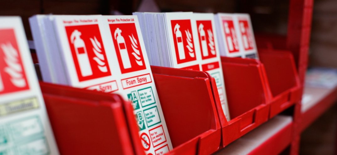 Does everyone in your building know what to do in the event of a fire, including where the emergency escape routes and fire assembly points are? 

We have a range of #FireSafetySigns to provide clear guidance in an emergency.

Click here: bit.ly/2VmrkiU