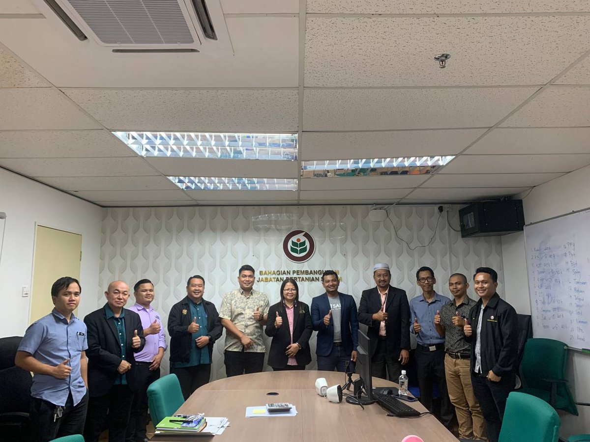 KatsanaGPS's tweet photo. Thank you Jabatan Pertanian Sabah under Kementerian Pertanian dan Industry Makanan Sabah for the warm welcome and participation in KATSANA® user onboarding &amp; training session.

#agriculture #integratedoperations #fleetmanagement #katsana https://t.co/IZrwQEkmu3