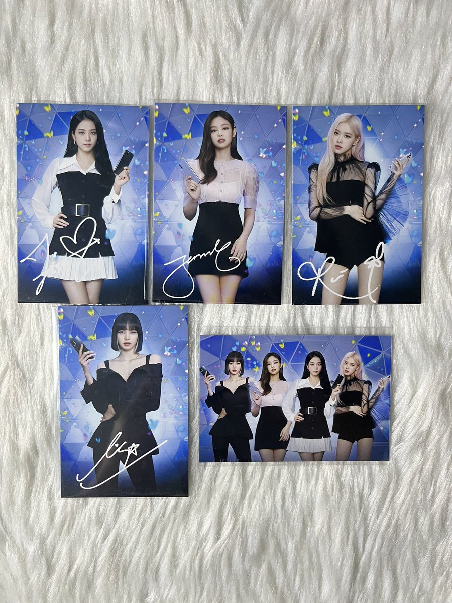 the24_365shop's tweet photo. #24365_onhand • wts lfb ph

BLACKPINK Globe Photocards ˊˎ-

Photocards set (5pcs.) — ₱ 200

✧ reply “mine” or dm us 💌

⤷ sold as set only

🏷 pcs photocard pc jisoo jennie rosè lalisa https://t.co/N4VwPCEpP4