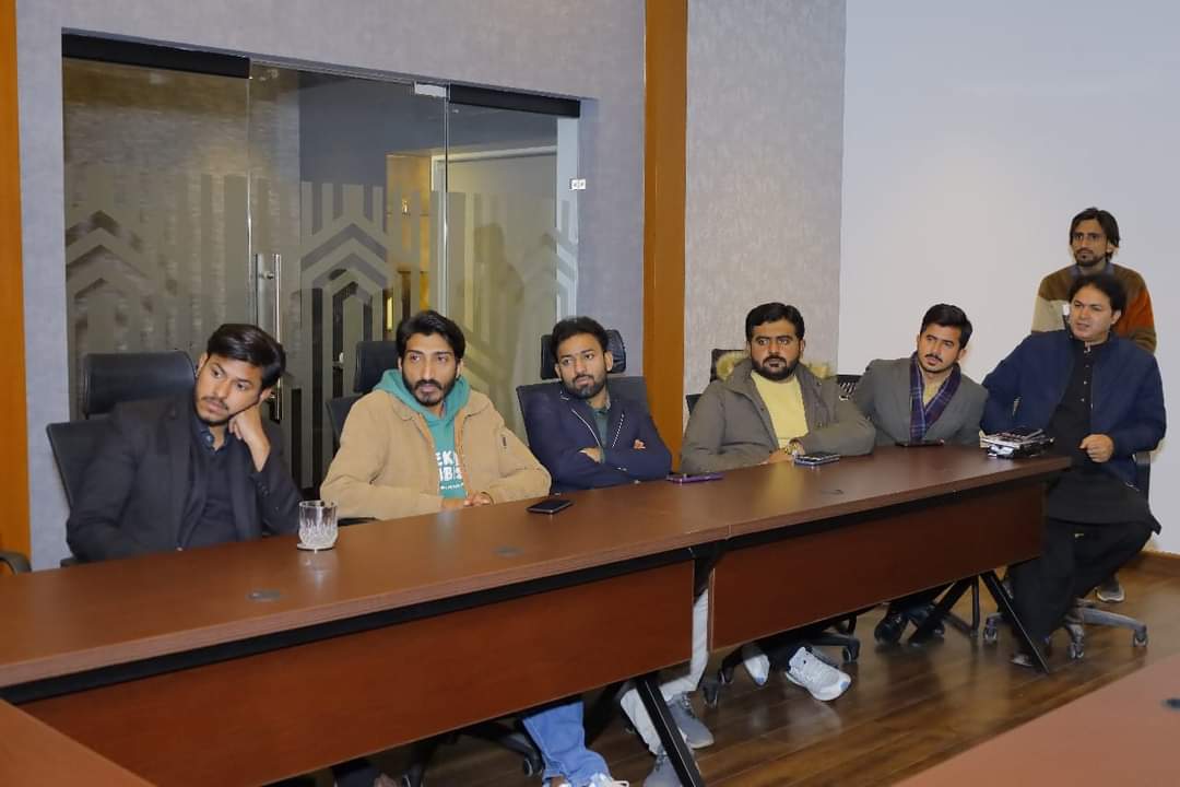 DM_Association's tweet photo. ڈیجیٹل میڈیا جرنلسٹ ایسوسی ایشن کی اینکر پرسن سیداقرار الحسن سے ملاقات ٹیم سرعام اور ڈیجیٹل میڈیا جرنلسٹ لسٹ ایسوسی ایشن کا مستقبل میں  نوجوانوں کے لیئے مل کر کام کرنے پر اتفاق
@iqrarulhassan 
@AnasGondal19 https://t.co/l9mHnkn22I