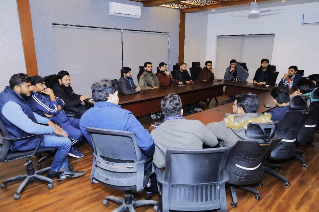 DM_Association's tweet photo. ڈیجیٹل میڈیا جرنلسٹ ایسوسی ایشن کی اینکر پرسن سیداقرار الحسن سے ملاقات ٹیم سرعام اور ڈیجیٹل میڈیا جرنلسٹ لسٹ ایسوسی ایشن کا مستقبل میں  نوجوانوں کے لیئے مل کر کام کرنے پر اتفاق
@iqrarulhassan 
@AnasGondal19 https://t.co/l9mHnkn22I