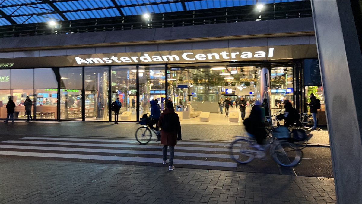 VivianeMeeren's tweet photo. #Walking #Sunrise #Amsterdam #Dawn #Ochtendgloren #zonsopkomst #Ijburg #Noord #Centraal #Wandeling #AmsterdamCentraal #Trein #TrainStation #Nightscape #Ceilings #AdamTower #FilmEye https://t.co/KlICYFUYbU