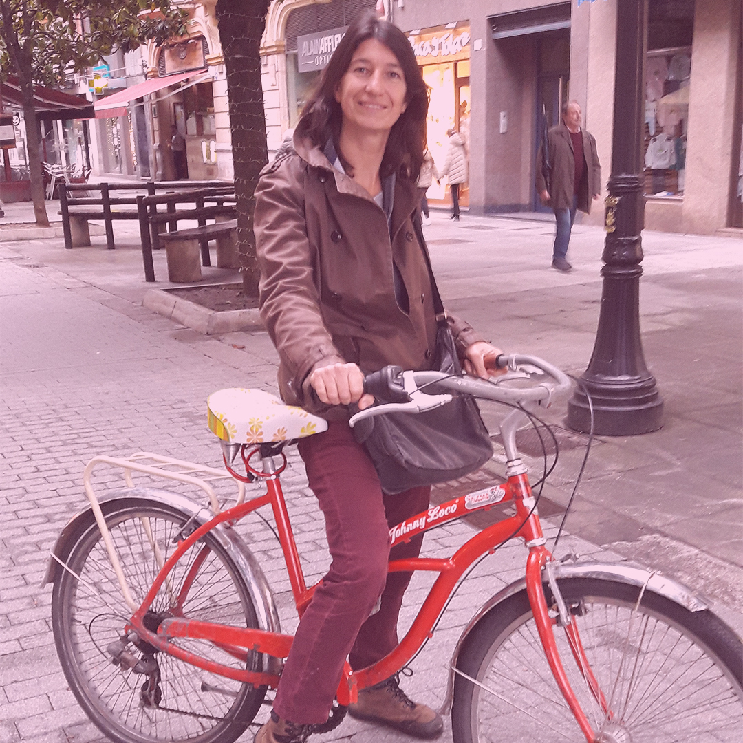 👩<a href="/DianeCambon/">diane cambon</a>, de origen Francés, es una nueva ciudadana de <a href="/gijon/">Gijón/Xixón</a> que camina y usa la bici habitualmente por la ciudad, junto a su familia. Ella es una de las muchas que han completado nuestra encuesta sobre ciclismo urbano 👇🚲