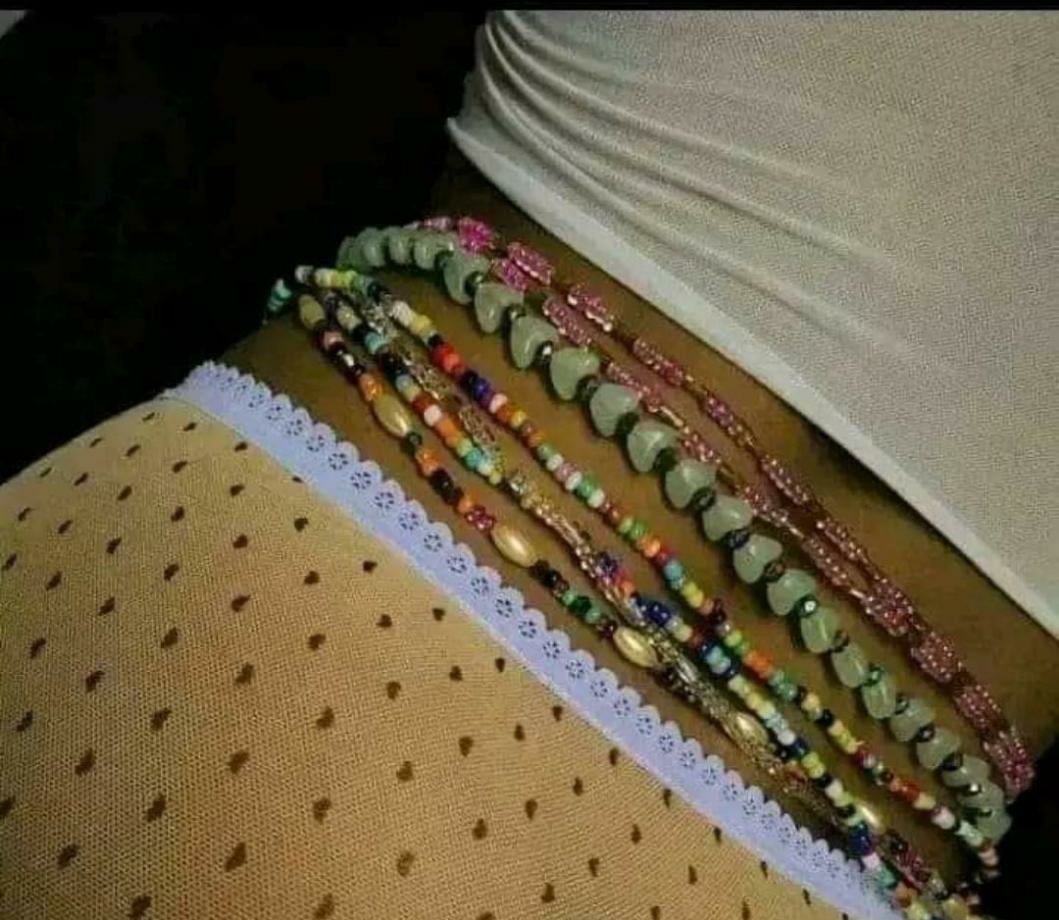 MubiruHildah's tweet photo. Dear men, 
         Mutuuse okulya abasawo abaganda nga temumanyi😂 https://t.co/8iiXd2dcIb