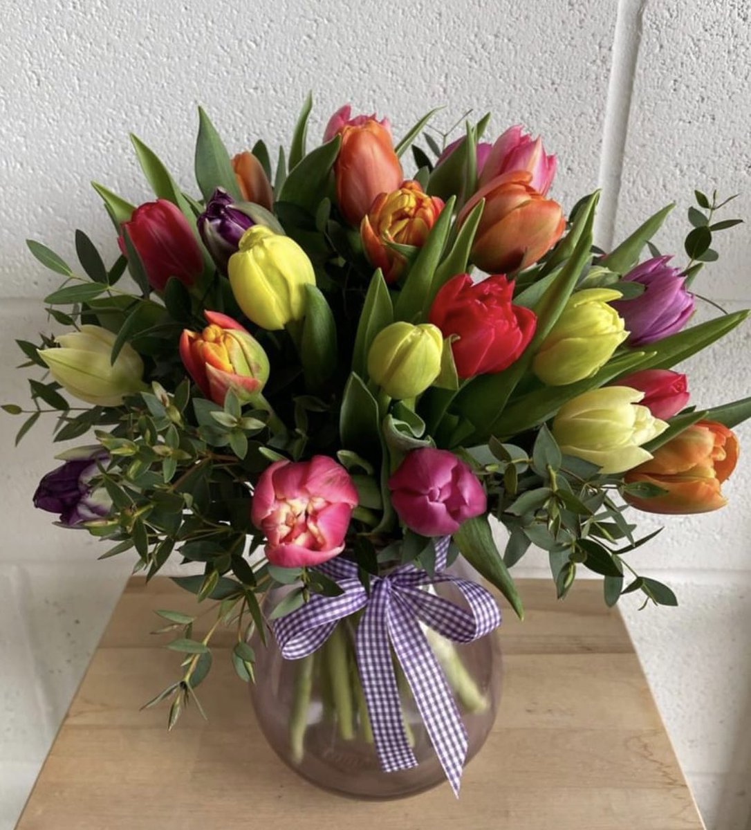T U L I P S  🌷

Our January bouquet of the month is beautiful mixed tulips! The perfect way to welcome in spring and brighten up these January days 🌷💖💗
Order yours now.. 

hannahburnettflorist.co.uk/product/bq-of-…