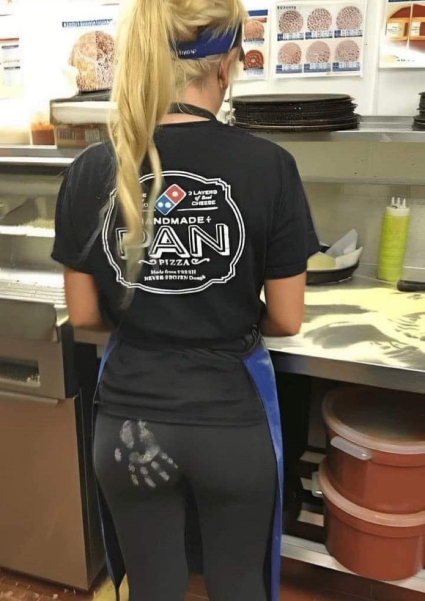 alinax8903's tweet photo. i want a girlfriend but yall be letting dudes do this to you at work so im good https://t.co/EYX4iJFb1M