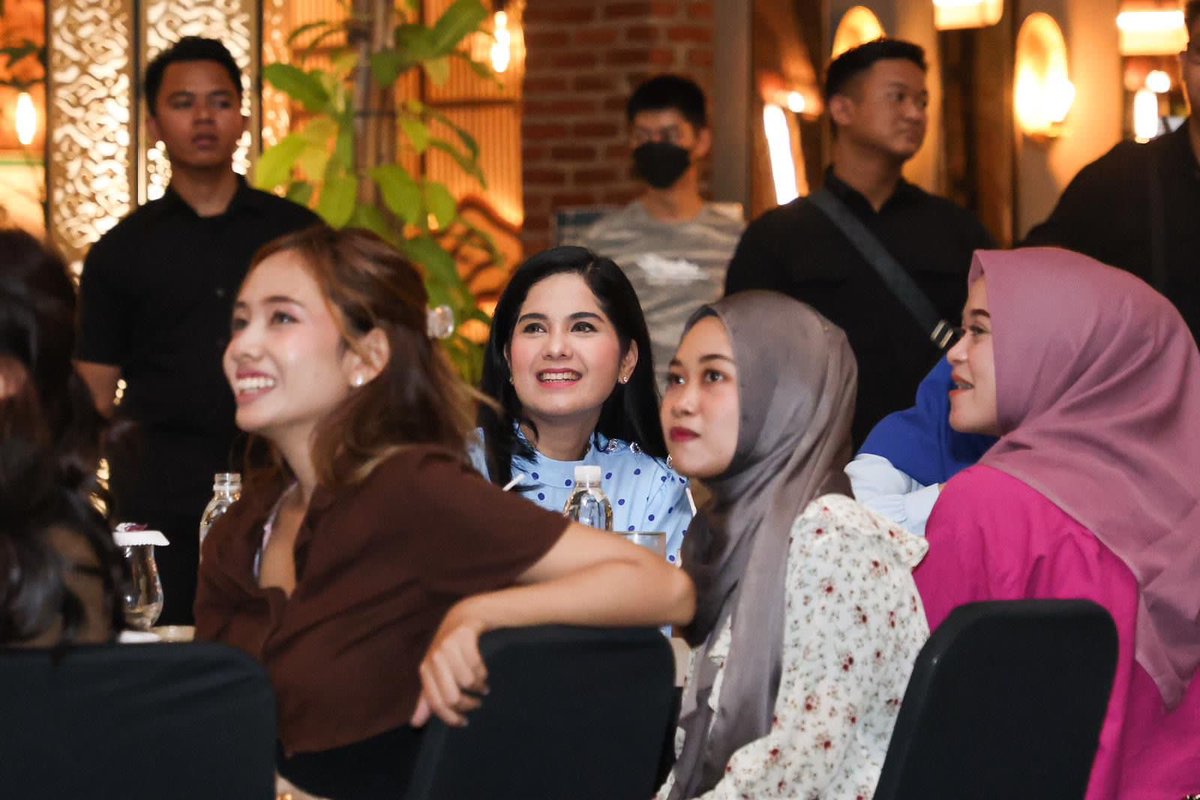 JatimDemokrat's tweet photo. Ngobrol Bareng Anak Muda Cirebon, Annisa Minta Gunakan Hak Suara di Pemilu 2024
#demokrat #partaidemokrat #annisapohan #srikandidemokrat #srikandi #demokratjatim #jawatimur #jatim https://t.co/R14rvER0sB