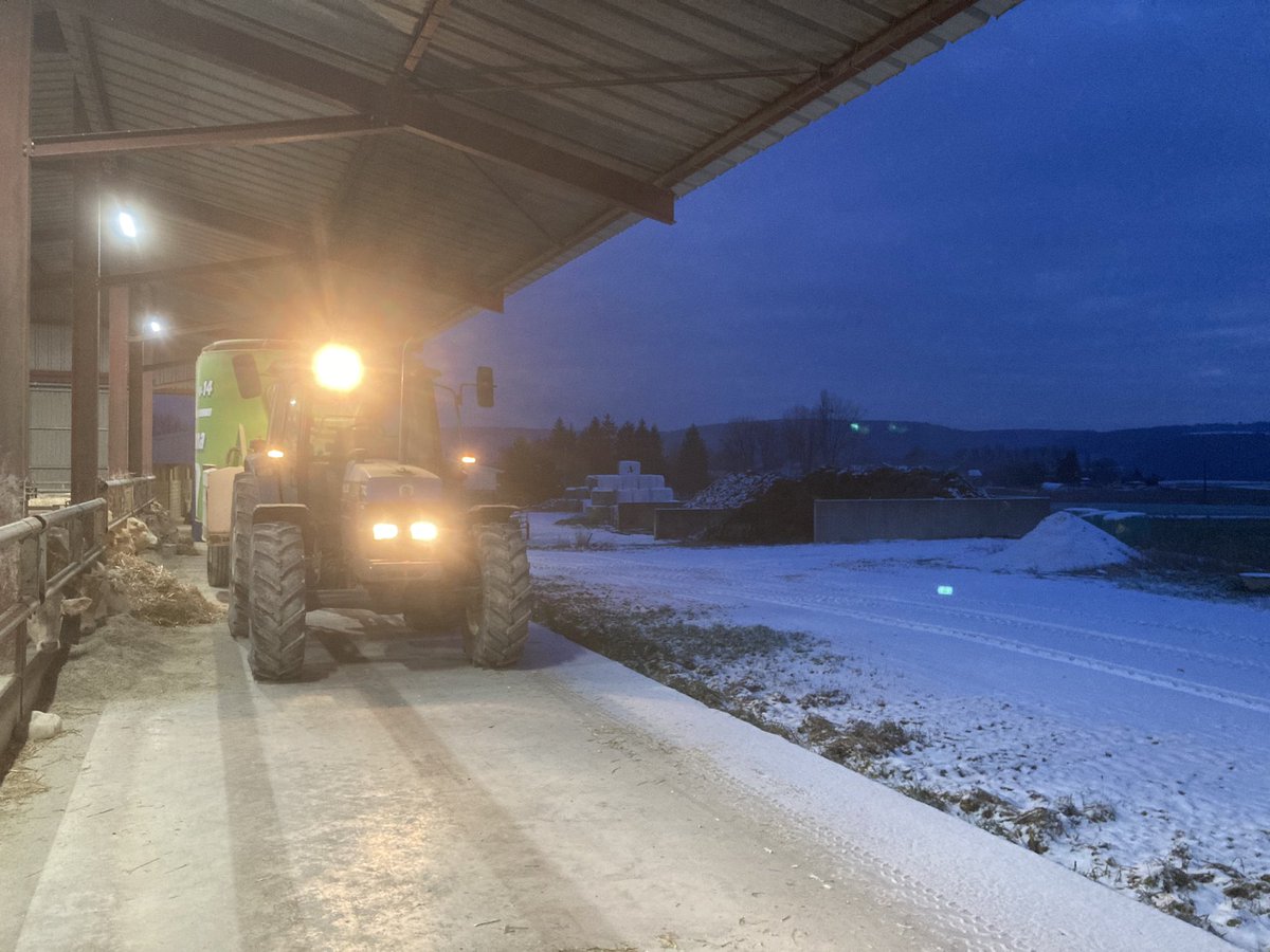 bigard_q's tweet photo. Super temps pour refroidir le tas de blé ! Cette fois, je pense qu’on sera tranquille jusqu’au destockage 👍🏻🥶 https://t.co/0rpY57hw84