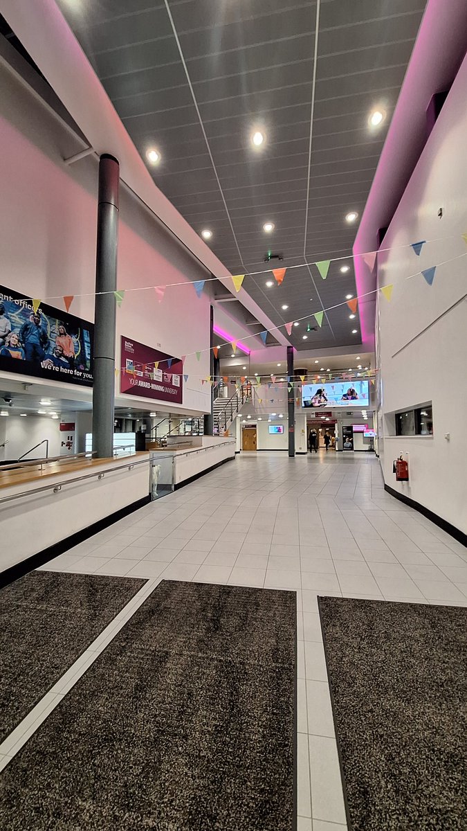 How I love #eduroam. remembered I'd not got the files downloaded I needed to work on on the train.  Quick pit stop at <a href="/sheffhallamuni/">Sheffield Hallam University</a> building on way to station and sorted.