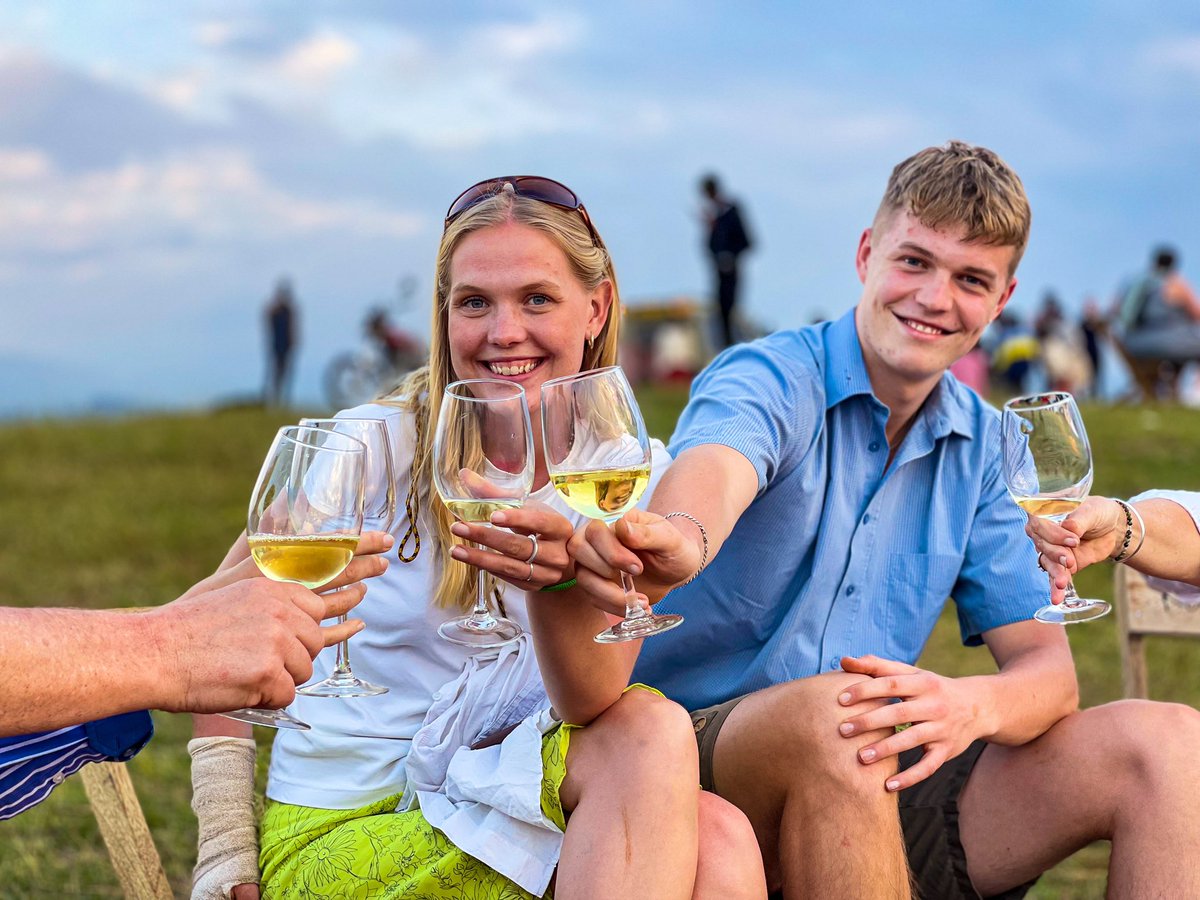 MassifMontane's tweet photo. 📍: Sipi Falls, Mt Elgon 

It was all about sunset and wine 🍷 with big smiles. https://t.co/Mfd7Pmo1vV