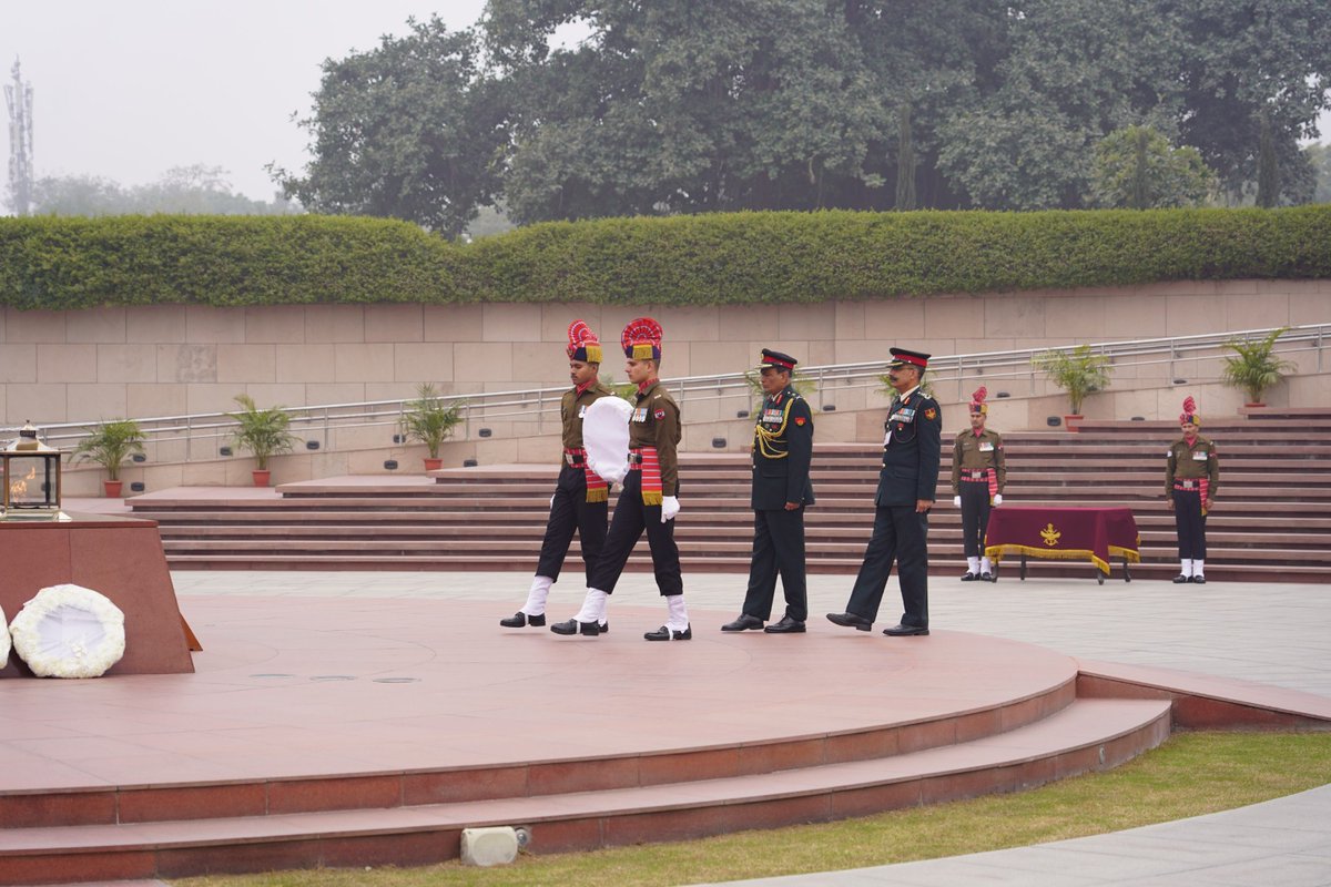 adgpi's tweet photo. On the occasion of 31st Corps Day of #ArmyAirDefence, Lt Gen Sumer Ivan D’Cunha, Director General &amp; Colonel Commandant, along with Senior Veterans, Officers and JCO/OR of the Army Air Defence, paid homage to the Bravehearts at the National War Memorial #NWM.

#IndianArmy https://t.co/IX1CQNtWSS