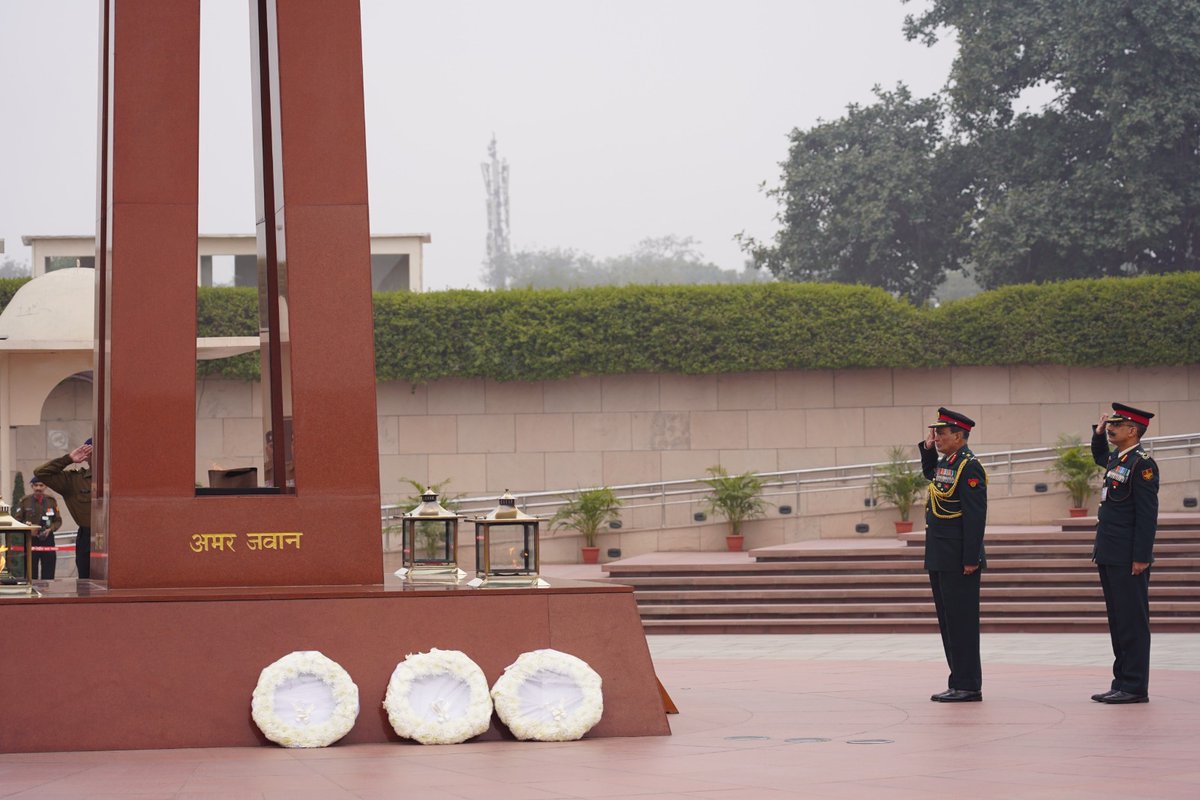 adgpi's tweet photo. On the occasion of 31st Corps Day of #ArmyAirDefence, Lt Gen Sumer Ivan D’Cunha, Director General &amp; Colonel Commandant, along with Senior Veterans, Officers and JCO/OR of the Army Air Defence, paid homage to the Bravehearts at the National War Memorial #NWM.

#IndianArmy https://t.co/IX1CQNtWSS