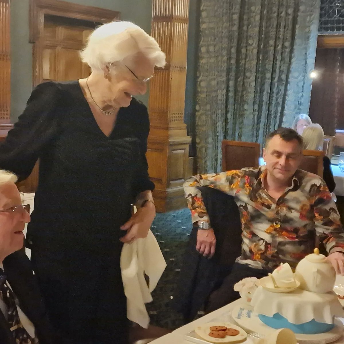 cobhamcakes's tweet photo. Thank you to everyone at @Handpickedhotel Woodlands Park, Cobham who helped make mum's big birthday celebrations on Saturday really special.  She loved the whole evening 😊. Service was excellent and the food was absolutely superb!! Thank you https://t.co/SrrwLhUkJn