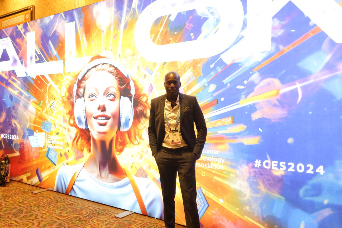 lmendyoff's tweet photo. Très heureux d'être présent au @CES, une opportunité en or pour @RenewTechworld de présenter aux professionnels notre gamme de solutions pour une consommation d’énergie plus durable. L’hydrogène la révolution tech et énergétique à venir ! #CES2024 #HydrogenEnergy https://t.co/3nUAw1dX4W