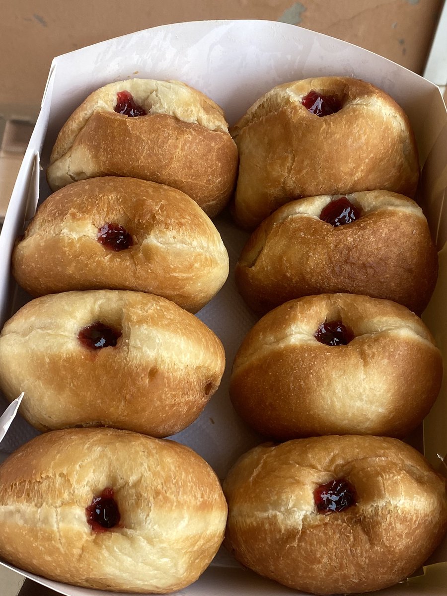 cakesbykofo's tweet photo. Donuts 
Box of 6~4000naira 
Box of 8~6000naira
Box of 12~8000naira
Meatpie
Box of 10~8000naira
 Dm or WhatsApp https://t.co/Cy7VSG4rus
Please RT🙏🏾
@_DammyB_  @Mz_Tosyn  @khanofkhans11_ @sleek_khay @Adedotttttttt @yay_tunes @Feyisparkles @usmanomolara3 https://t.co/fk1GfV6Izv
