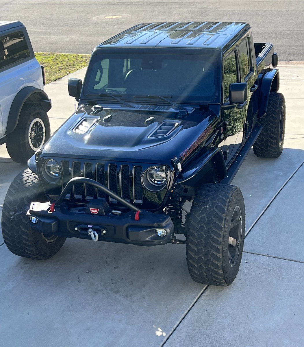 She’s a prim-looking stargazer. #jeepgladiator