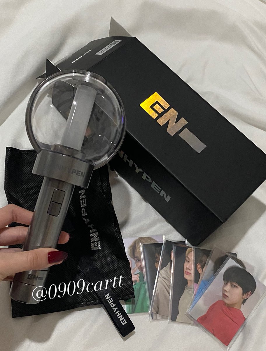 0909cartt's tweet photo. wts lfb enhypen lightstick engene bong  #0909sells 💗

—₱2,000 dop / ₱1,900 payo + sf
— unsealead but complete inclu
— onhand | never been used

rfs: will not be able to attend fate tour

dm/comment mine to claim!

t. wts lfb engenebong enhypen onhand pcs https://t.co/dgf48DBbqY