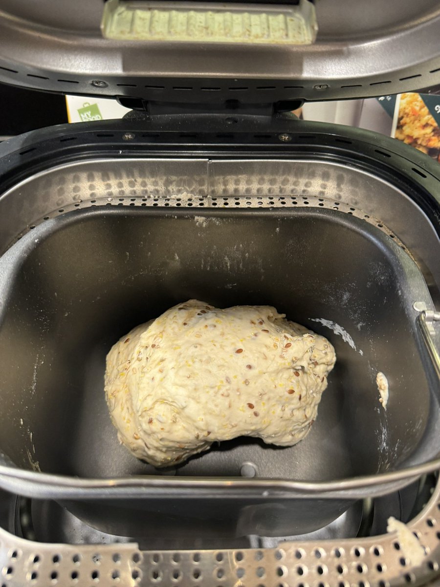 defidarling's tweet photo. Who loves homemade bread? 🍞 https://t.co/2HAWFocjpD