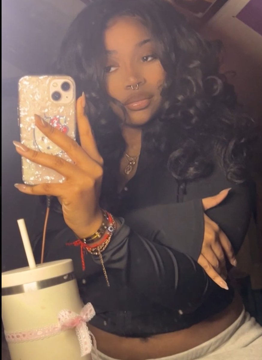 Popprincesssx's tweet photo. Who’s up I’m in the mood to humiliate, degrade and blackmail 

Findom finsub paypig drain blackmail domme https://t.co/Mpma0UbtmZ