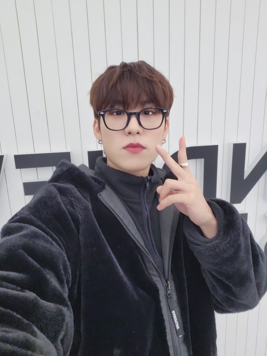 AB6IX_MEMBERS's tweet photo. 추우니까따뜻하게 입어요~ㅎ

#AB6IX #에이비식스
#THE_FUTURE_IS_OURS #FOUND https://t.co/rpTMcX2P0d